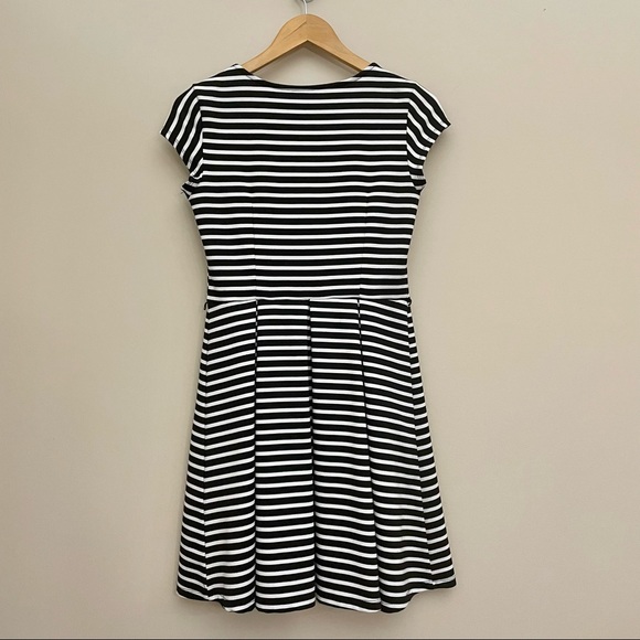 SUZY SHIER Black White Stripe Pleated Fit-And-Flare Mini Dress Women’s Medium - Picture 2 of 6